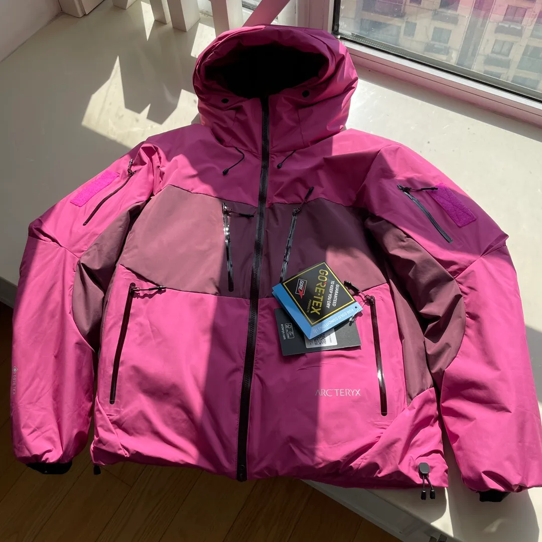 【 Quality 90 Rebound】 In Stock YB Arcteryx System_A 4.0【 】Series KOBAH PARKA logo Same Style / / Same Style “ ” ， JILSANDER ， Series ， ， ， ！ “ ” ！ 【 】Series System ！ ！ ！ “ ” ✅【 】Series : ， ，Classic ， ， ！ ① : ！！Pink ， ， ， ！ ！ ② : Gray ， Gray ，Classic ！ ✅ : 2L 40D GORE-TEX ， : Coreloft Polartec Power Air Series ， Breathable ！ ✅ : Series ， ！ ， ！ ✅ : System Series Gortex TEX ！ : ， ， ！ ！ ✅ : Series YKK 5VST，YKK ！ 。 : ！ 2K ！！ ✅ : FP ！ g！ ！！ ！！ “ ” ！ ✅ : OS ， ！ ！ ！！ : : / Gray Size: XS/S M L XL/XL(OS ） XS 67 46 114 S 69 48 118 M 71 50 122 L 73 52 126 XL 75 54 130 XXL 77 56 134 : XS:150-160cm 80-100 S:160-170cm 100-130 M:165-175cm 120-140 L:170-180cm 140-160 XL:175-185cm 160-180 XXL:180-190cm 180